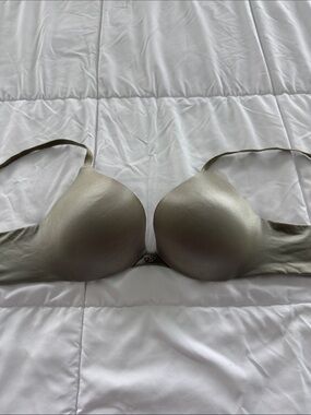 Victoria's Secret Smooth Molded Bra in Light Taupe